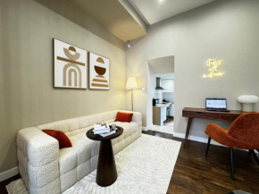 Le Cloud - BEST KEYS - Idéal Couple & Pro - Lumineux & Élégant - Plein Centre Ville - Smart TV Netflix - WiFi Illimité - Check-in Autonome - Parking Gratuit à proximité